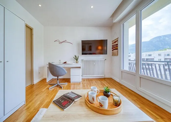 Le Joli Stade, Avec Magnifique Vue, Grenoble, Rhone Alpes Grenoble