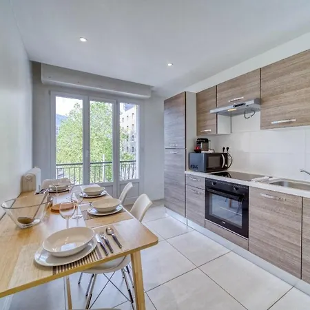 Le Joli Stade, Avec Magnifique Vue, Grenoble, Rhone Alpes Appartement *